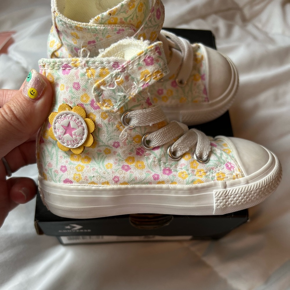 Size 4 baby floral converse